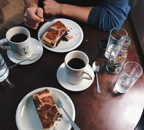 A coffee break with dessert